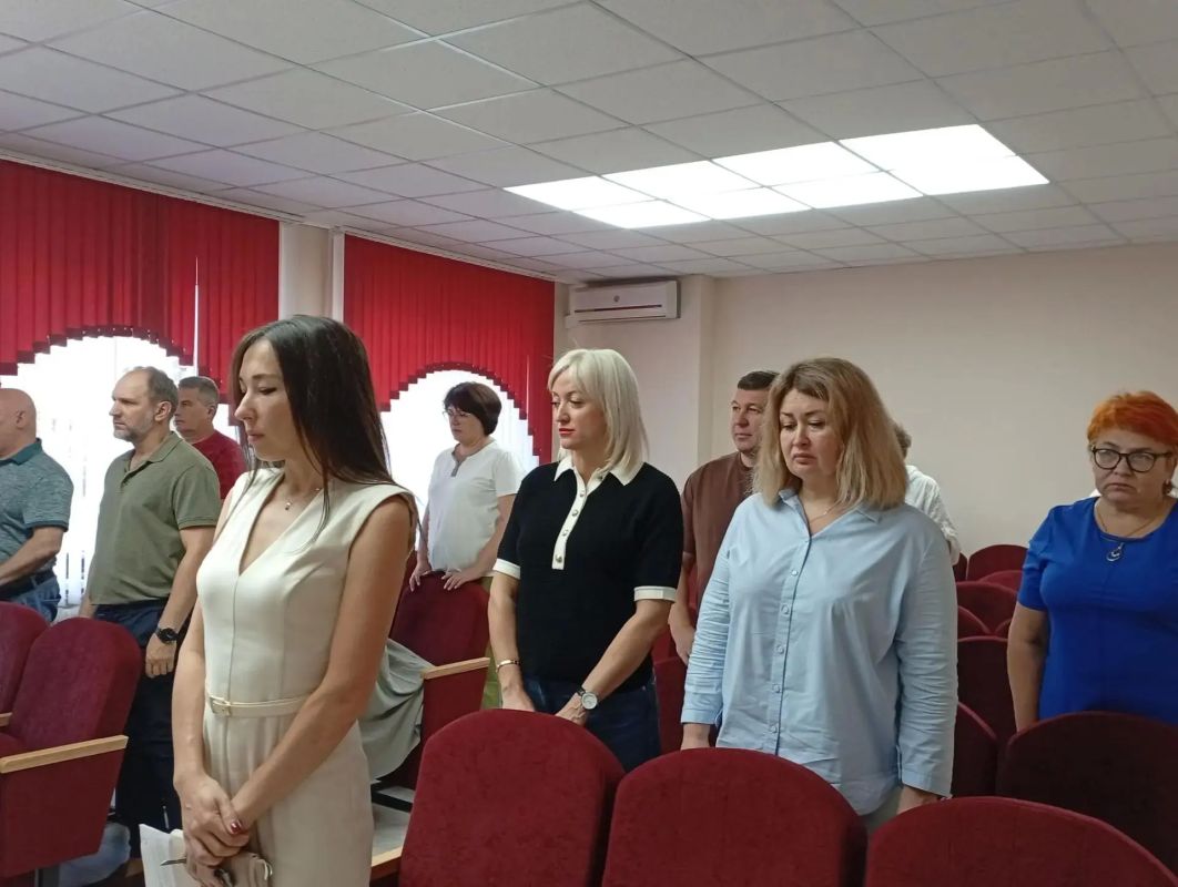 Николай Руппель: Очередное аппаратное совещание начали с воспоминания о событиях 12-летней давности, когда Ясиноватая была освобождена от укронацистских формирований Николай Руппель: Очередное аппаратное совещание начали с воспоминания о событиях 12-летней давности, когда Ясиноватая была освобождена от укронацистских формирований