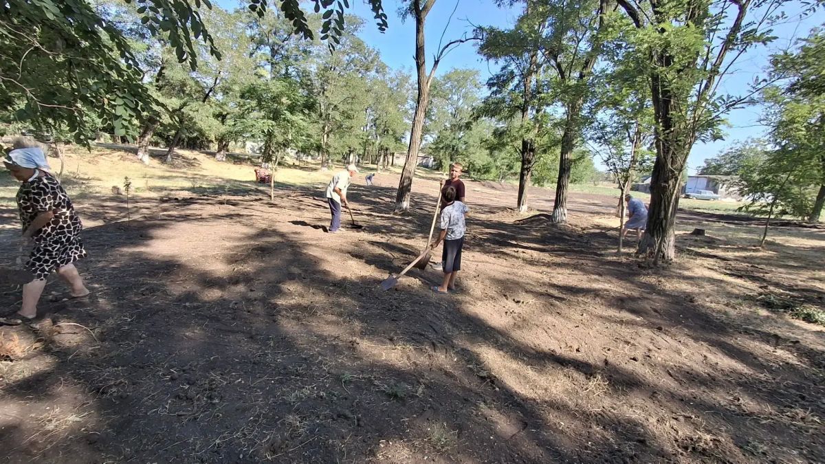 В Белой Каменке идёт благоустройство детской площадки В Белой Каменке идёт благоустройство детской площадки