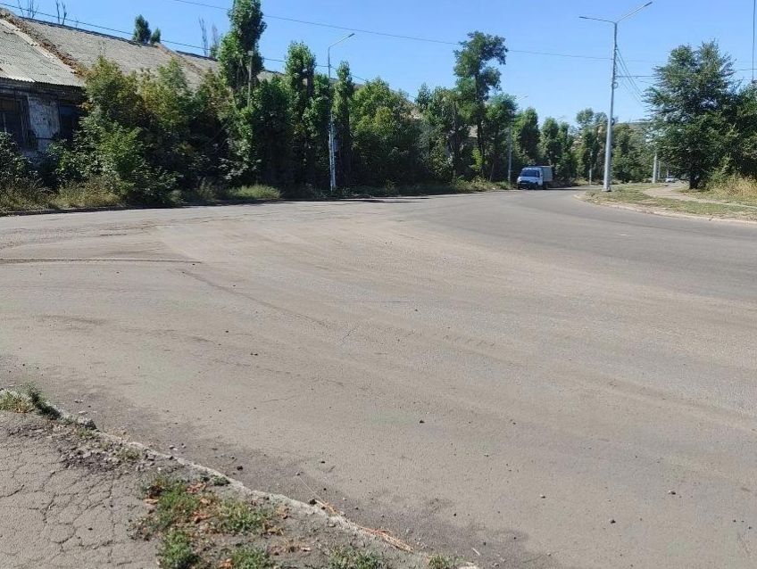 В Снежном продолжаются работы по уборке дорог В Снежном продолжаются работы по уборке дорог