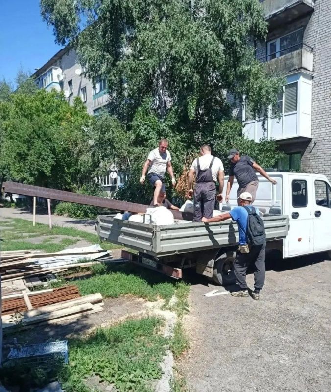 Хабаровский край комплексно отремонтировал подъезд на улице Узловой в Дебальцево Хабаровский край комплексно отремонтировал подъезд на улице Узловой в Дебальцево