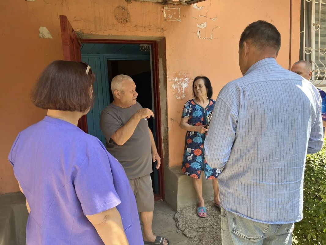 Заместитель главы муниципального образования городского округа Харцызск Марина Чмелева провела встречу с жителями дома 11, переулок Склярова Заместитель главы муниципального образования городского округа Харцызск Марина Чмелева провела встречу с жителями дома 11, переулок Склярова