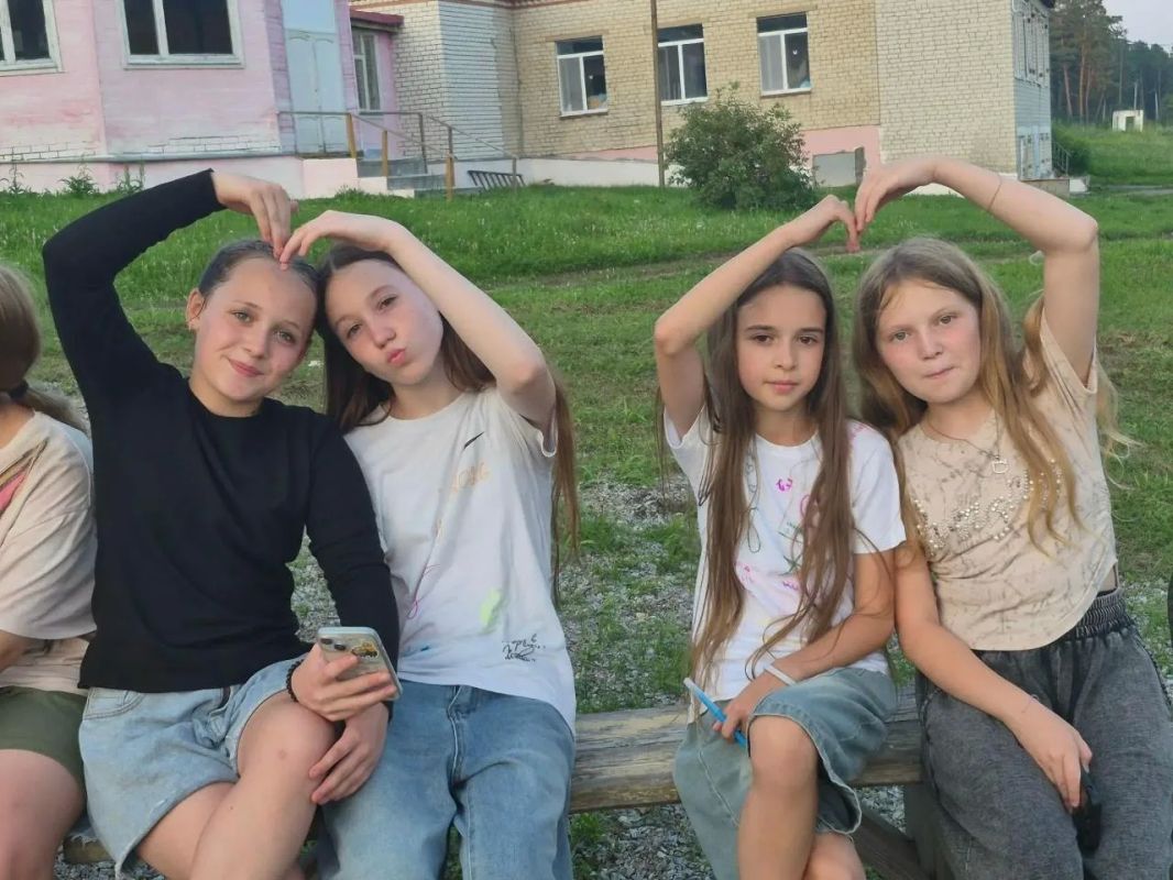 Школьники из сел Покровское Свердловской области и Свободное Тельмановского округа продолжают взаимодействие Школьники из сел Покровское Свердловской области и Свободное Тельмановского округа продолжают взаимодействие