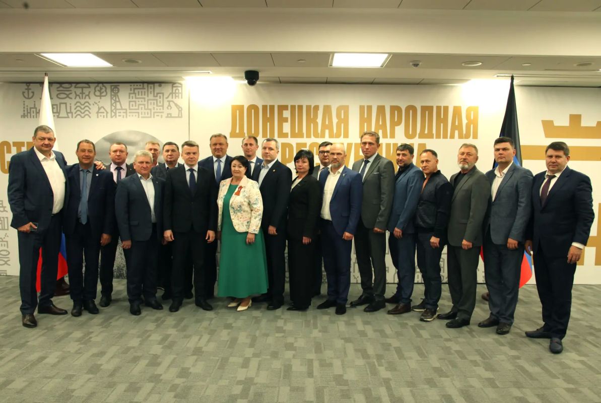 Народная программа Единой России превращается в реальные проекты и стратегию развития ДНР Народная программа Единой России превращается в реальные проекты и стратегию развития ДНР
