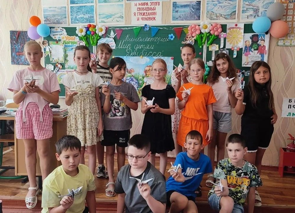 Пришкольный лагерь – это место, где дети отдыхают, развиваются и получают новые знания в компании друзей и опытных наставников-воспитателей Пришкольный лагерь – это место, где дети отдыхают, развиваются и получают новые знания в компании друзей и опытных наставников-воспитателей