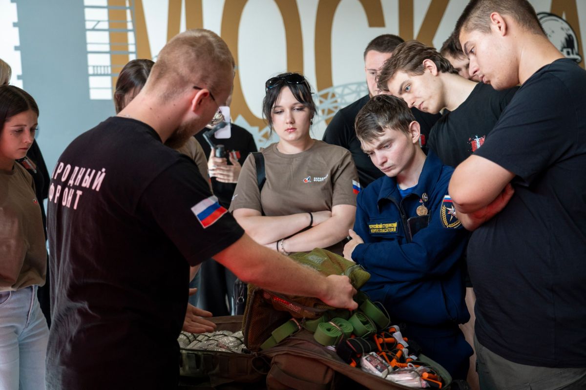 Добровольцы Донецкого РО ВСКС ВСКС приняли участие в памятном мероприятии, посвящённом героически погибшим волонтёрам Народного фронта — Николаю Ковалёву и Давиду Соколову Добровольцы Донецкого РО ВСКС ВСКС приняли участие в памятном мероприятии, посвящённом героически погибшим волонтёрам Народного фронта — Николаю Ковалёву и Давиду Соколову