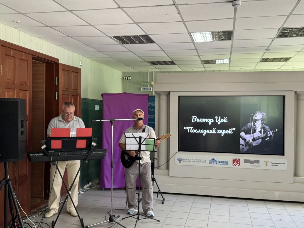 Вечер памяти Виктора Цоя. Вчера в Мангушской районном Центре культуры и досуга состоялось мероприятие, посвящённое легенде русского рока Вечер памяти Виктора Цоя. Вчера в Мангушской районном Центре культуры и досуга состоялось мероприятие, посвящённое легенде русского рока