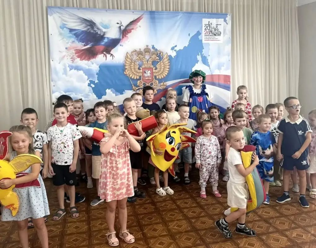 Сегодня, в ГБДОУ "Сад №20 "Ромашка" г.о. Харцызск, прошла яркая и весёлая игровая программа «Краски лета» Сегодня, в ГБДОУ "Сад №20 "Ромашка" г.о. Харцызск, прошла яркая и весёлая игровая программа «Краски лета»