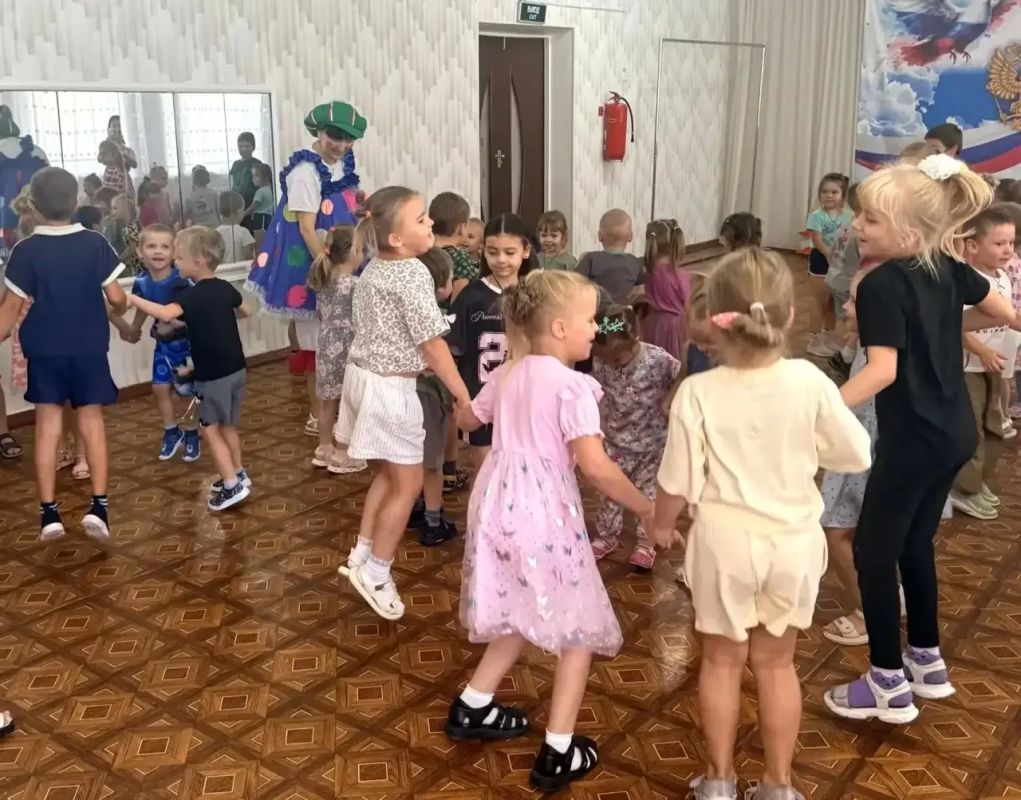 Сегодня, в ГБДОУ "Сад №20 "Ромашка" г.о. Харцызск, прошла яркая и весёлая игровая программа «Краски лета» Сегодня, в ГБДОУ "Сад №20 "Ромашка" г.о. Харцызск, прошла яркая и весёлая игровая программа «Краски лета»