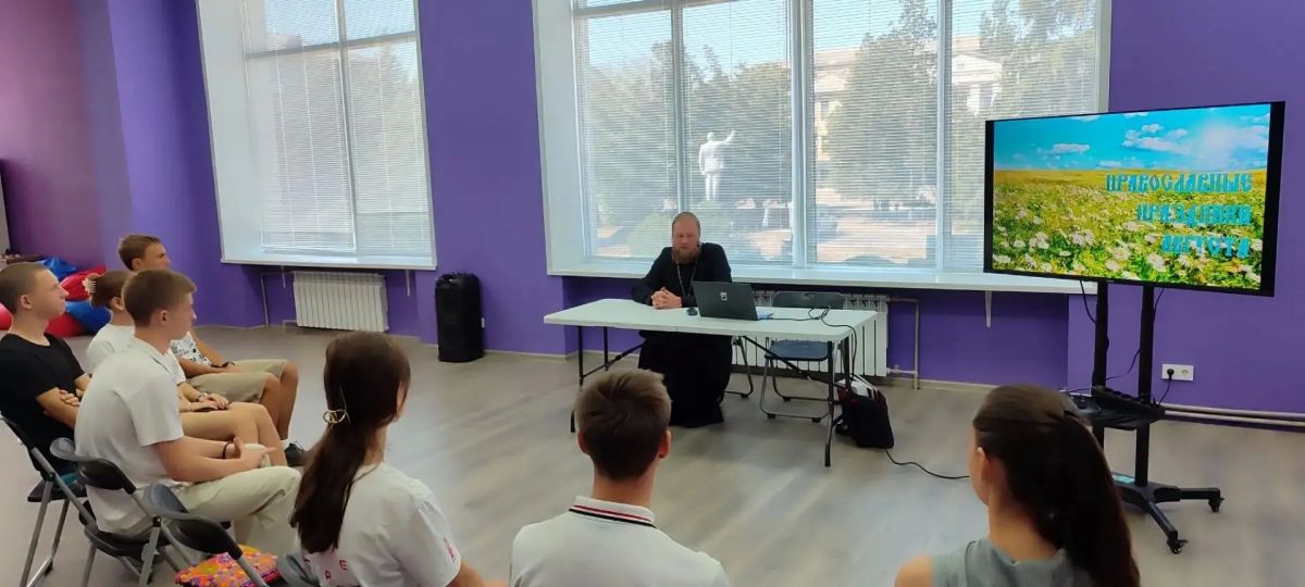 В Торезе прошла духовно-просветительская встреча с активистами «Движения Первых» В Торезе прошла духовно-просветительская встреча с активистами «Движения Первых»