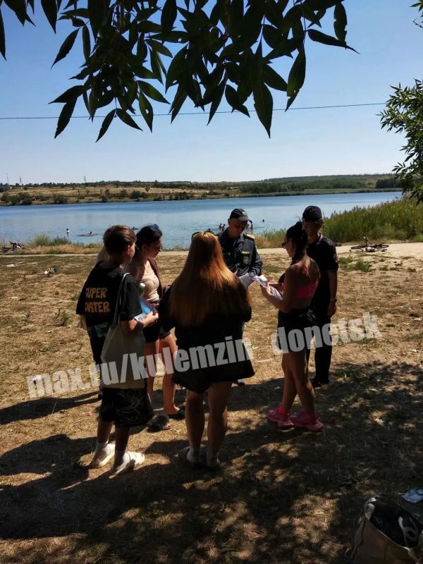 Департаментом гражданской защиты администрации г.о. Донецк совместно с представителями Управления МВД РФ «Донецкое» и Главного управления МЧС России по ДНР проведен профилактический рейд по местам отдыха на водных объектах... Департаментом гражданской защиты администрации г.о. Донецк совместно с представителями Управления МВД РФ «Донецкое» и Главного управления МЧС России по ДНР проведен профилактический рейд по местам отдыха на водных объектах...