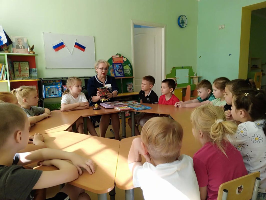 В детском саду № 4 «Светлячок» познавательно и творчески отметили день рождения самовара В детском саду № 4 «Светлячок» познавательно и творчески отметили день рождения самовара