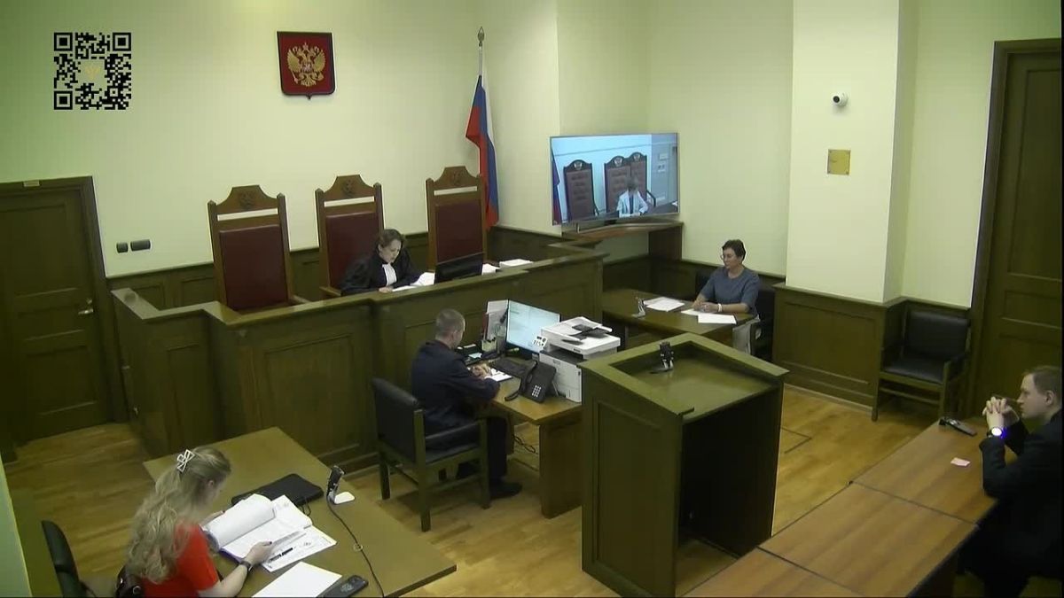 ВС России признал законным решение о прекращении отставки судьи, допустившей внепроцессуальное общение с участниками разбирательства