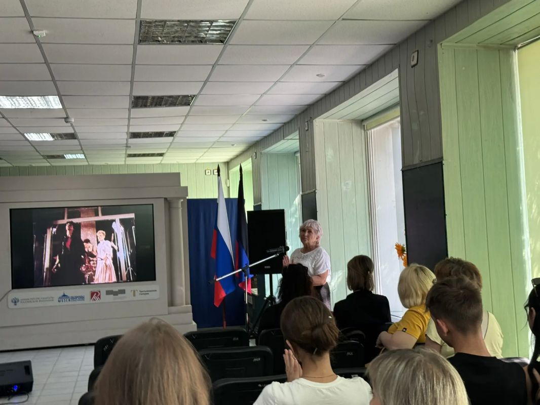 Вечер памяти Виктора Цоя. Вчера в Мангушской районном Центре культуры и досуга состоялось мероприятие, посвящённое легенде русского рока Вечер памяти Виктора Цоя. Вчера в Мангушской районном Центре культуры и досуга состоялось мероприятие, посвящённое легенде русского рока