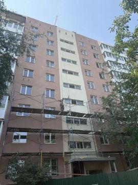 Строители из Санкт-Петербурга продолжают восстановление многоэтажки на проспекте Ленина