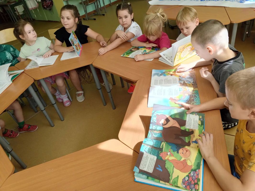 В детском саду № 4 «Светлячок» познавательно и творчески отметили день рождения самовара В детском саду № 4 «Светлячок» познавательно и творчески отметили день рождения самовара