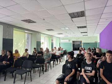 Вечер памяти Виктора Цоя. Вчера в Мангушской районном Центре культуры и досуга состоялось мероприятие, посвящённое легенде русского рока