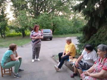 17 августа руководитель общественной приемной МО ВПП «Единая Россия» Татьяна Давыденко встретилась с жителями г. Светлодарск