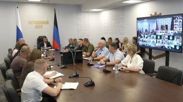 Глава ДНР Денис Пушилин провел еженедельное оперативное совещание с руководителями органов исполнительной власти и главами муниципальных образований
