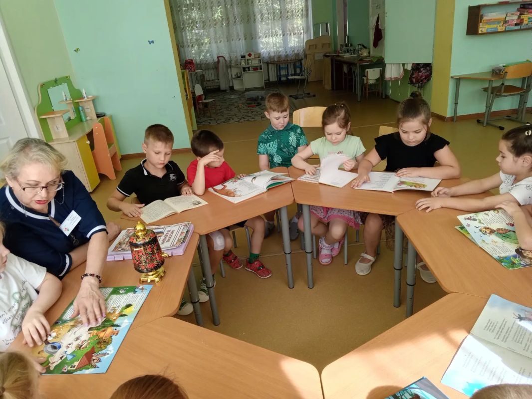 В детском саду № 4 «Светлячок» познавательно и творчески отметили день рождения самовара В детском саду № 4 «Светлячок» познавательно и творчески отметили день рождения самовара