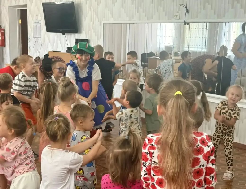 Сегодня, в ГБДОУ "Сад №20 "Ромашка" г.о. Харцызск, прошла яркая и весёлая игровая программа «Краски лета» Сегодня, в ГБДОУ "Сад №20 "Ромашка" г.о. Харцызск, прошла яркая и весёлая игровая программа «Краски лета»