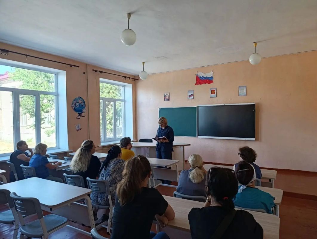 17 августа в Червоногвардейском районе состоялась встреча заместителя руководителя Управы Червоногвардейского внутригородского района Администрации городского округа Макеевка Татьяны Задорожной с трудовым коллективом ГБОУ...