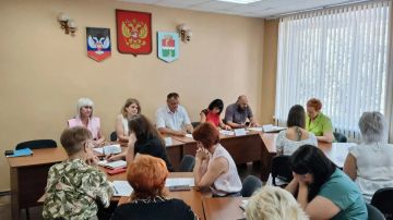 На еженедельном аппаратном совещании с начальниками управлений, отделов, секторов администрации округа и руководителями учреждений рассмотрели ряд вопросов