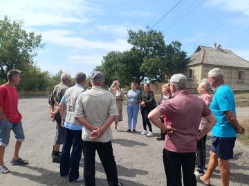 Сегодня, 18 августа, спикер-активист, председатель ТОС «Землянки» Светлана Пархоменко провела встречу с активом дворовых территорий