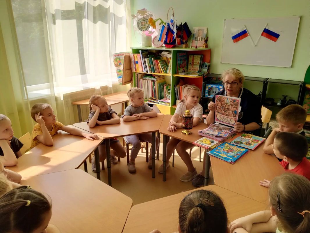 В детском саду № 4 «Светлячок» познавательно и творчески отметили день рождения самовара В детском саду № 4 «Светлячок» познавательно и творчески отметили день рождения самовара