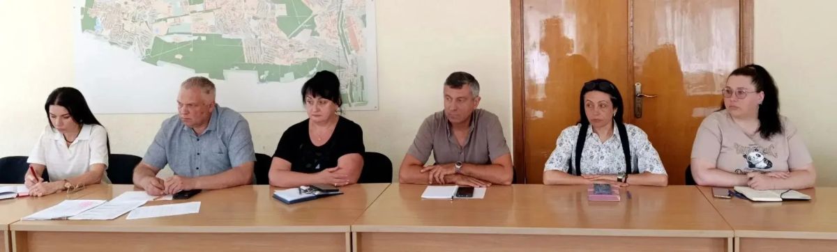 Наталья Бегуненко: Сегодня, 19 августа, руководитель Управы Петровского внутригородского района Администрации г.о. Донецк Бегуненко Наталья Ивановна провела еженедельное аппаратное совещание Наталья Бегуненко: Сегодня, 19 августа, руководитель Управы Петровского внутригородского района Администрации г.о. Донецк Бегуненко Наталья Ивановна провела еженедельное аппаратное совещание