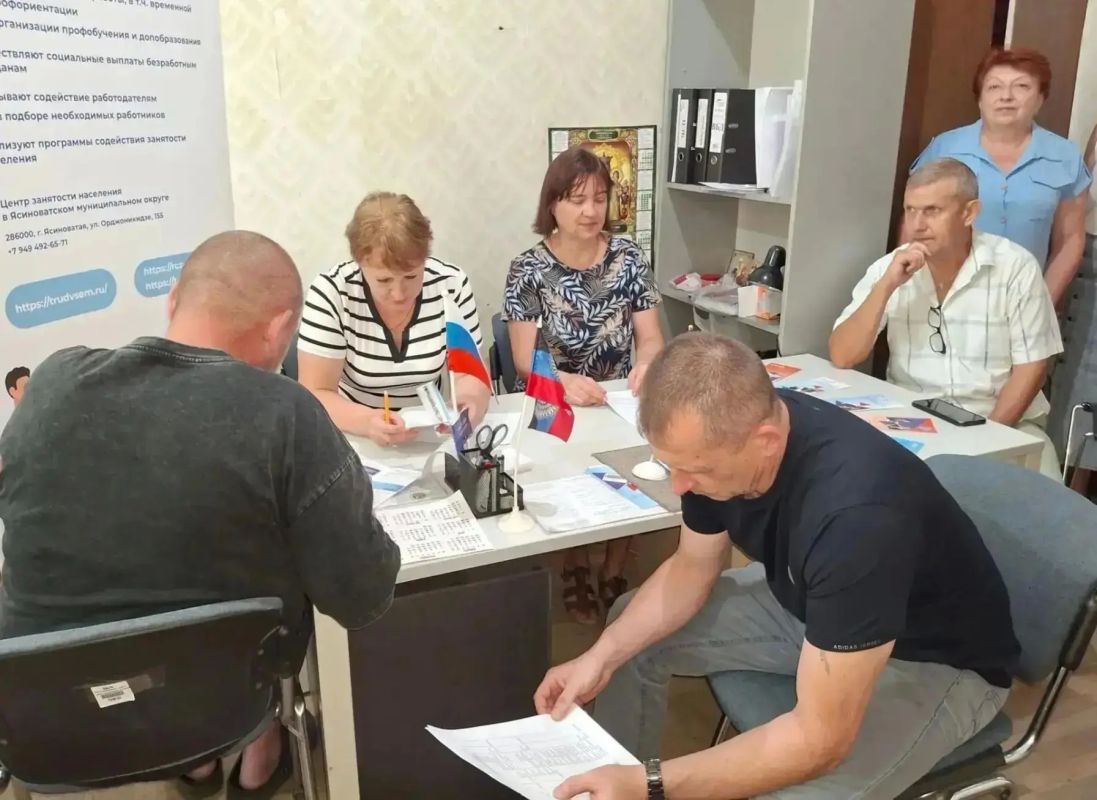Специалисты Кадрового центра Ясиноватой провели очередное консультационное мероприятие для участников специальной военной операции Специалисты Кадрового центра Ясиноватой провели очередное консультационное мероприятие для участников специальной военной операции