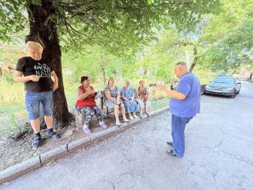 Иван Адамец: Заместитель руководителя Управы Куйбышевского района Алексей Шлапак провел встречу с жителями дома № 20 по улице Валерия Арсёнова