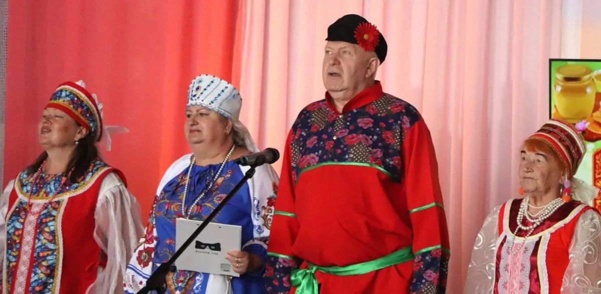 «Дружно величаем — три Спаса отмечаем» «Дружно величаем — три Спаса отмечаем»