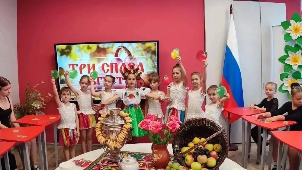 В клубе села Бирюки состоялись августовские посиделки «Август Спасами богат» для участников творческих коллективов В клубе села Бирюки состоялись августовские посиделки «Август Спасами богат» для участников творческих коллективов