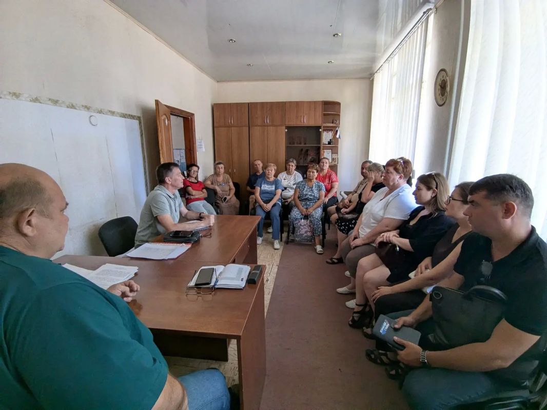 Заместитель главы Администрации Старобешевского округа Сергей Осадчий провел встречу с жителями села Раздольное