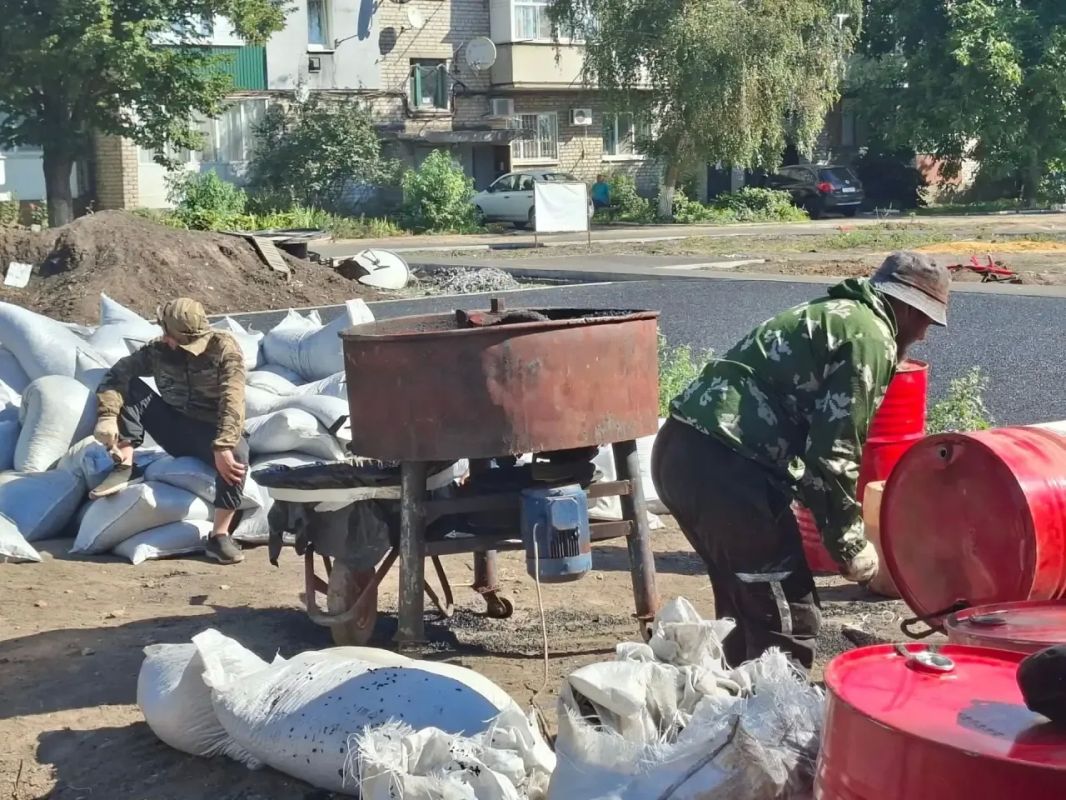 Продолжаются работы по благоустройству территории, победившей в прошлом голосовании за территории по благоустройству (ФКГС) Продолжаются работы по благоустройству территории, победившей в прошлом голосовании за территории по благоустройству (ФКГС)