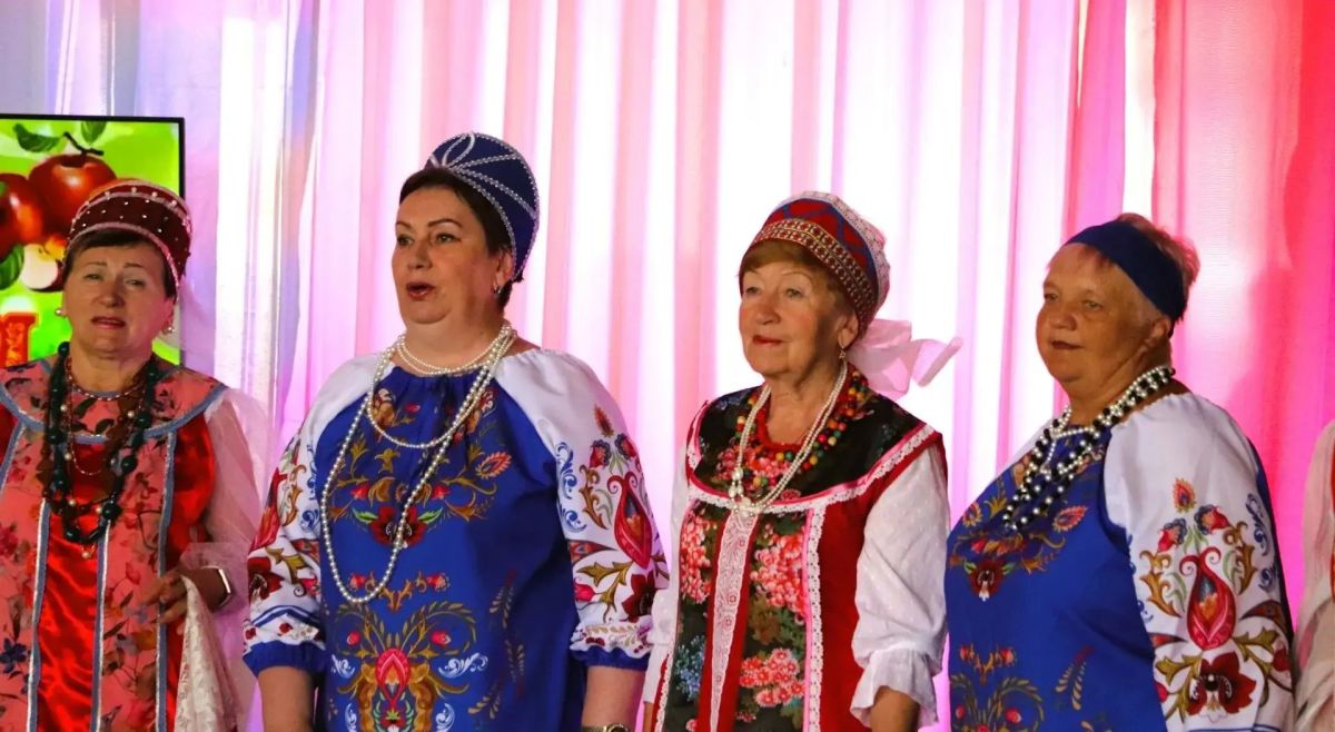 «Дружно величаем — три Спаса отмечаем» «Дружно величаем — три Спаса отмечаем»