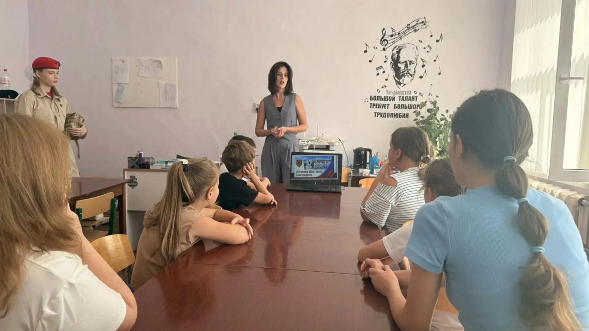 Активисты штаба местного отделения «Юнармии» встретились с юными спортсменами Ясиноватой – воспитанниками Спортивной школы и Дома детского и юношеского творчества