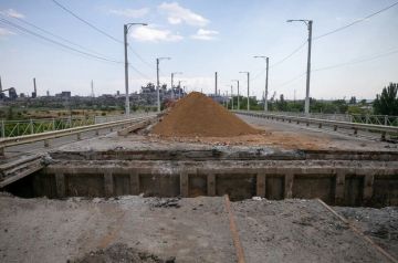 Движение по мосту возле Азовстали в Мариуполе откроют до конца сентября