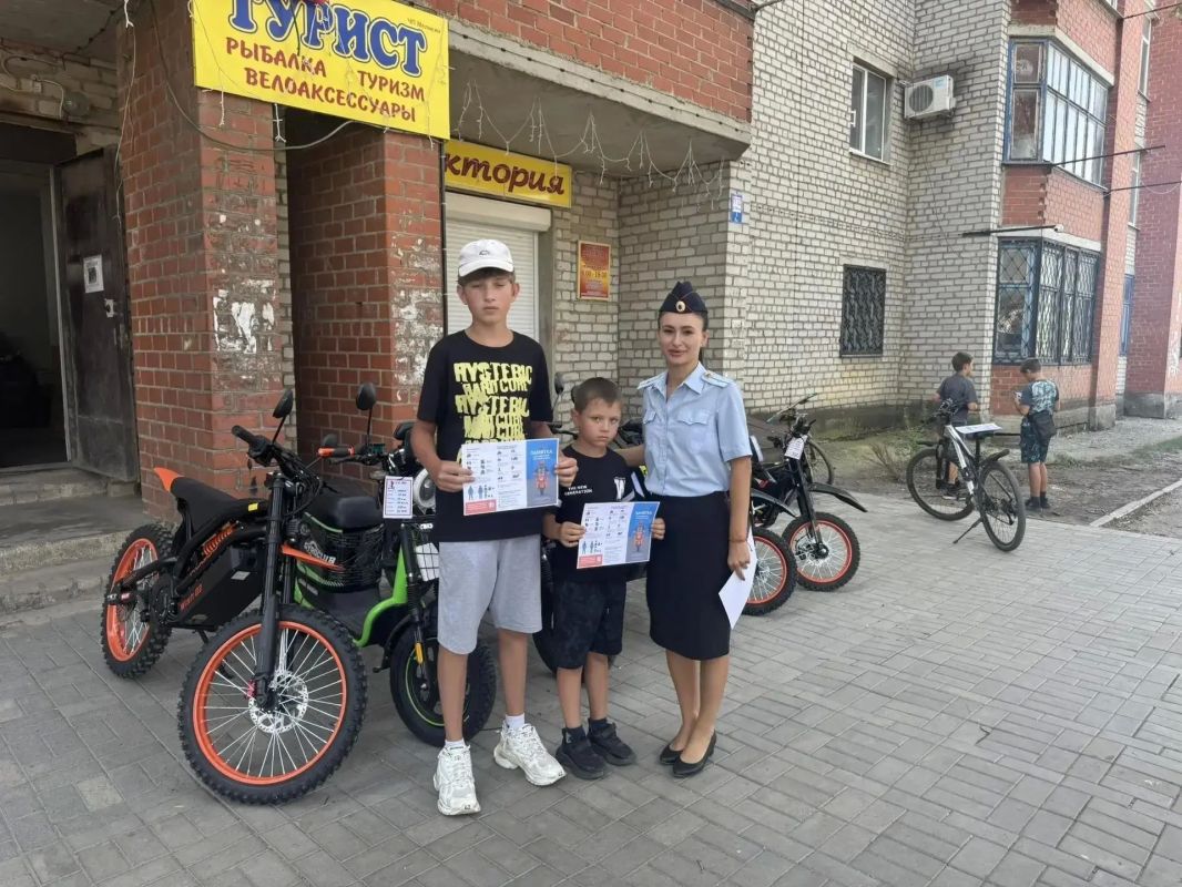 Госавтоинспекторы продолжают вести профилактическую работу Госавтоинспекторы продолжают вести профилактическую работу