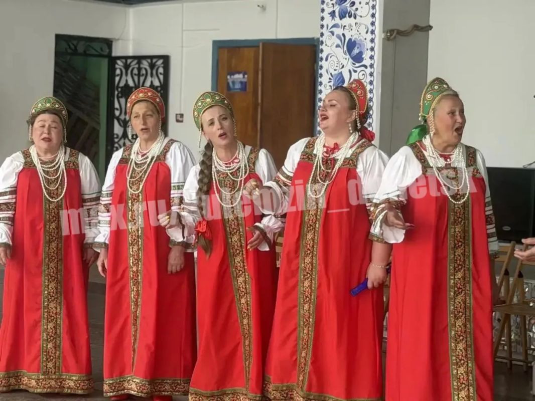 Сегодня во Дворце культуры им. А.С. Пушкина было по-настоящему тепло и душевно — там прошло яркое торжество, посвящённое светлому празднику Яблочного Спаса Сегодня во Дворце культуры им. А.С. Пушкина было по-настоящему тепло и душевно — там прошло яркое торжество, посвящённое светлому празднику Яблочного Спаса