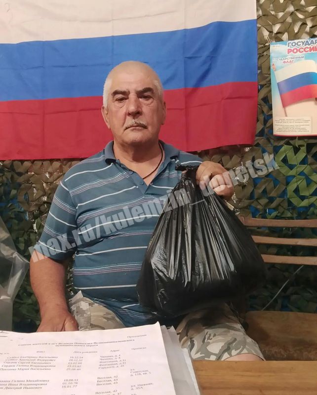 Алексей Кулемзин: Представители администрации г.о. Донецк организовали доставку и раздачу гуманитарной помощи жителям пгт Великая Новосёлка Алексей Кулемзин: Представители администрации г.о. Донецк организовали доставку и раздачу гуманитарной помощи жителям пгт Великая Новосёлка