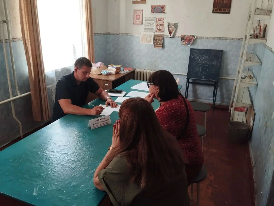 Заместитель главы муниципального образования Дмитрий Ощинский провел прием граждан по личным вопросам в отделении филиала государственного фонда "Защитники Отечества" Заместитель главы муниципального образования Дмитрий Ощинский провел прием граждан по личным вопросам в отделении филиала государственного фонда "Защитники Отечества"