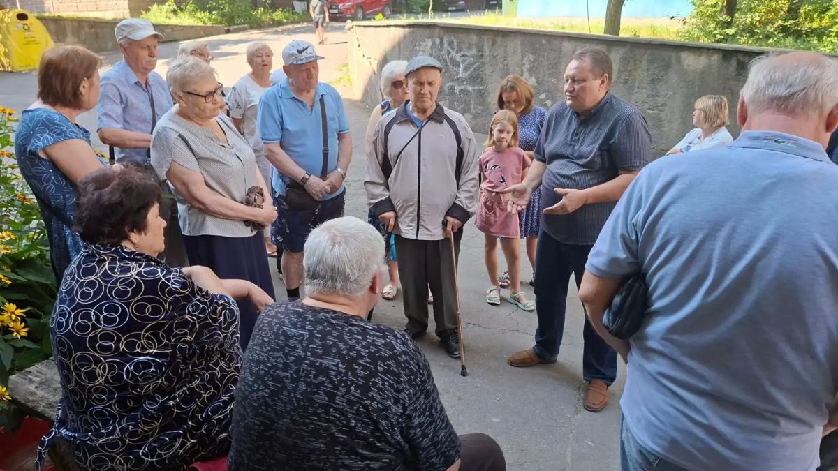 Валентин Левченко: Встреча с жителями Кутузова, 9: работаем вместе Валентин Левченко: Встреча с жителями Кутузова, 9: работаем вместе