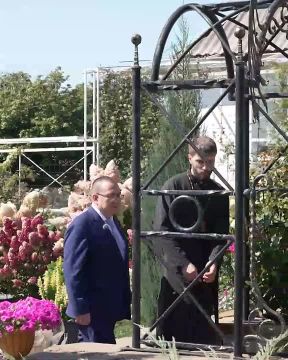 Андрей Крамар: День Преображения Господня встретили молитвой в Снежном и встречами с теми, кто наполняет жизнь добром и теплотой, преображая родной город и всю нашу Республику