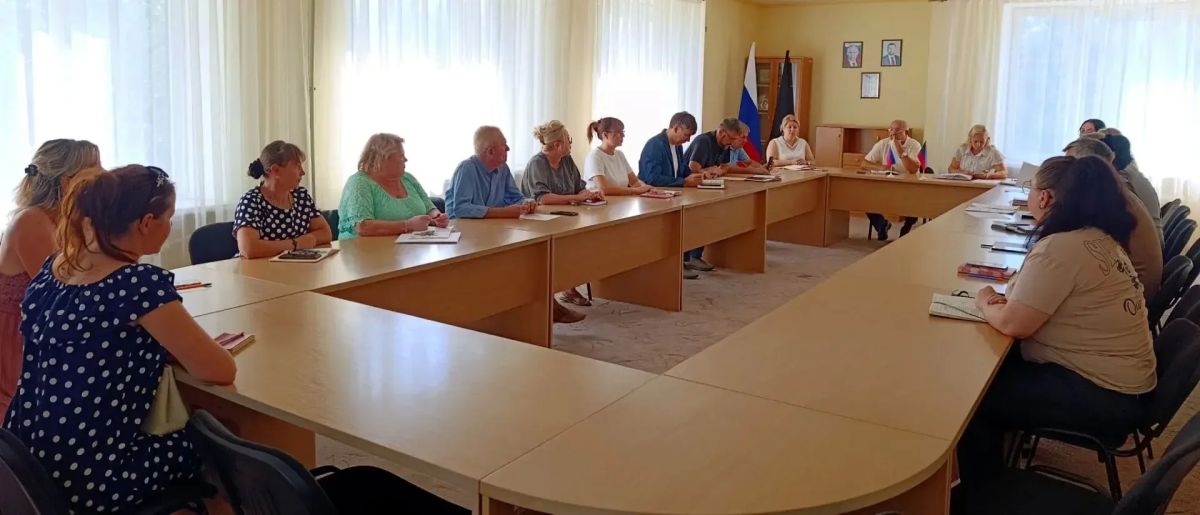 Наталья Бегуненко: Сегодня, 19 августа, руководитель Управы Петровского внутригородского района Администрации г.о. Донецк Бегуненко Наталья Ивановна провела еженедельное аппаратное совещание Наталья Бегуненко: Сегодня, 19 августа, руководитель Управы Петровского внутригородского района Администрации г.о. Донецк Бегуненко Наталья Ивановна провела еженедельное аппаратное совещание