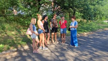 Сегодня, 19 августа, спикер Ирина Насерова провела встречу с гражданами по адресу: г.о. Макеевка, г. Макеевка, мкр. Солнечный, 36