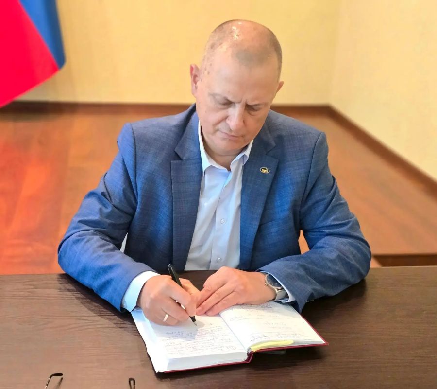 Дмитрий Огилец: В рамках своей депутатской деятельности принял участие в отчётно-установочном аппаратном совещании, под председательством главы администрации г.о.Харцызск Поплавского Евгения Валентиновича с участием... Дмитрий Огилец: В рамках своей депутатской деятельности принял участие в отчётно-установочном аппаратном совещании, под председательством главы администрации г.о.Харцызск Поплавского Евгения Валентиновича с участием...