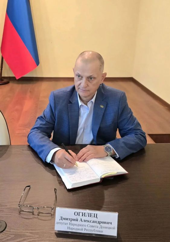 Дмитрий Огилец: В рамках своей депутатской деятельности принял участие в отчётно-установочном аппаратном совещании, под председательством главы администрации г.о.Харцызск Поплавского Евгения Валентиновича с участием... Дмитрий Огилец: В рамках своей депутатской деятельности принял участие в отчётно-установочном аппаратном совещании, под председательством главы администрации г.о.Харцызск Поплавского Евгения Валентиновича с участием...
