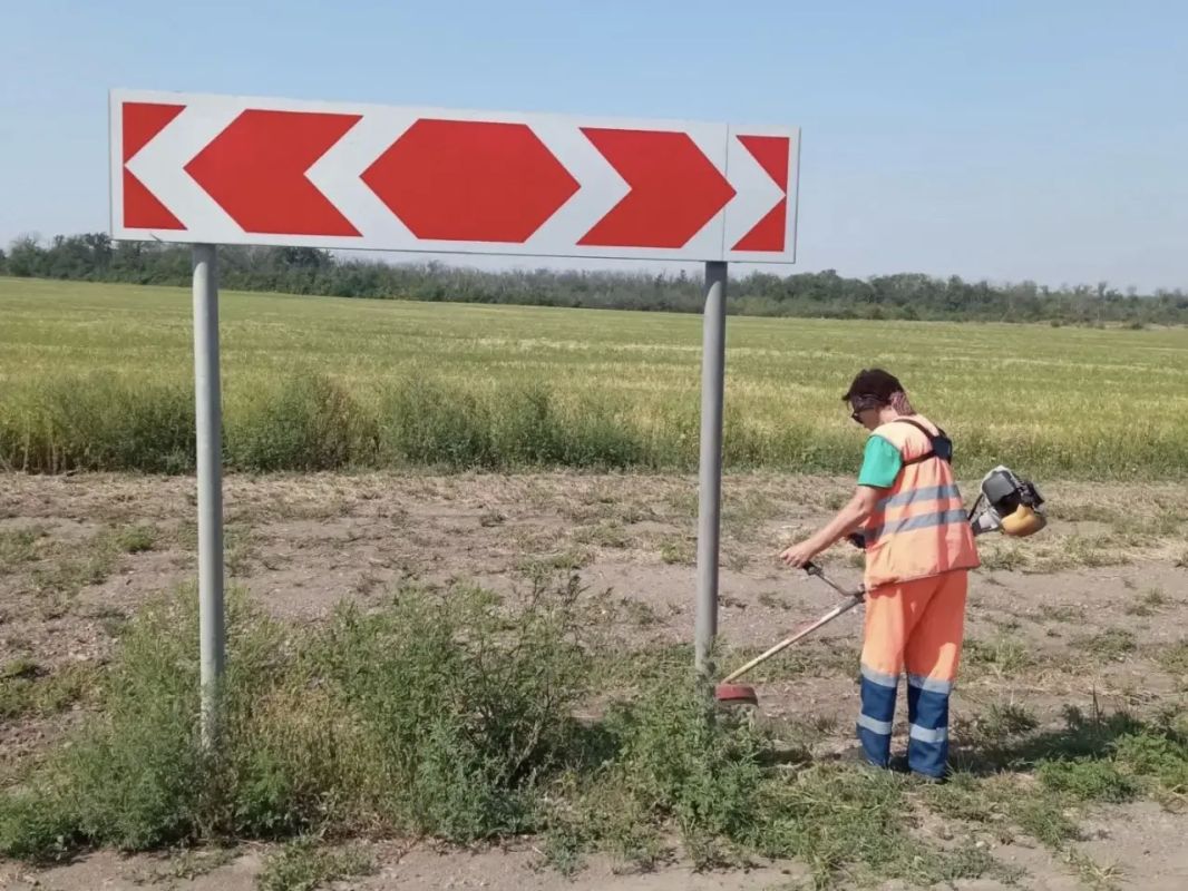 #СОДЕРЖАНИЕ_СВОД за сутки. По традиции информируем о выполненных работах в рамках летнего содержания за прошедшие сутки Установили новые дорожные знаки на автомобильных дорогах: #СОДЕРЖАНИЕ_СВОД за сутки. По традиции информируем о выполненных работах в рамках летнего содержания за прошедшие сутки Установили новые дорожные знаки на автомобильных дорогах:
