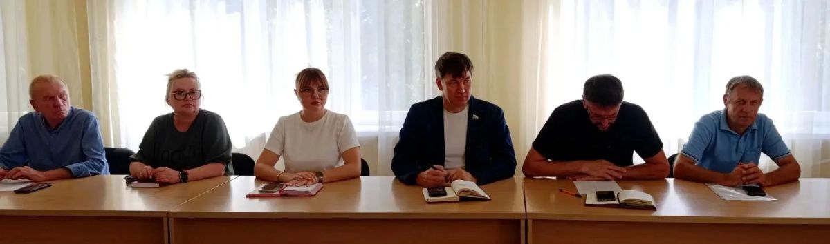 Наталья Бегуненко: Сегодня, 19 августа, руководитель Управы Петровского внутригородского района Администрации г.о. Донецк Бегуненко Наталья Ивановна провела еженедельное аппаратное совещание Наталья Бегуненко: Сегодня, 19 августа, руководитель Управы Петровского внутригородского района Администрации г.о. Донецк Бегуненко Наталья Ивановна провела еженедельное аппаратное совещание